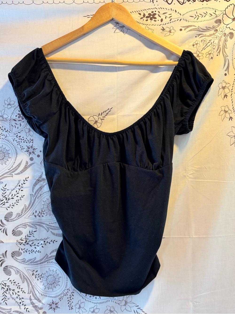 Wild fable Black Women's Scoop Neck Short Sleeve Top